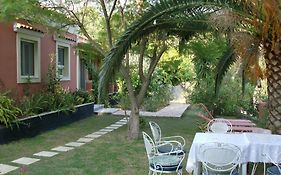 Bozikis Apartments & Studios